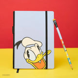 This medium notebook includes 160 pages of 100GSM blank paper and a matte hardcover featuring Donald Duck and Daisy Duck. It also has a built-in pencil holster that comes loaded with a Donald Duck Blackwing pencil.