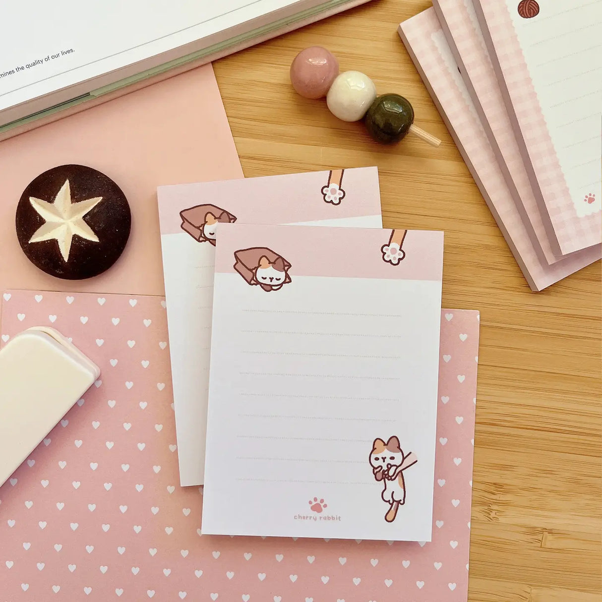 Write down your to do list, grocery list, plants to buy list… whatever kind of list you want! 📝✨

Tear-able sheets
50 sheets per pad
Size: 6.5 x 9 cm