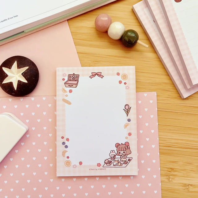 Write down your to do list, grocery list, plants to buy list… whatever kind of list you want! 📝✨

Tear-able sheets
50 sheets per pad
Size: 6.5 x 9 cm
Includes 1 memo pad