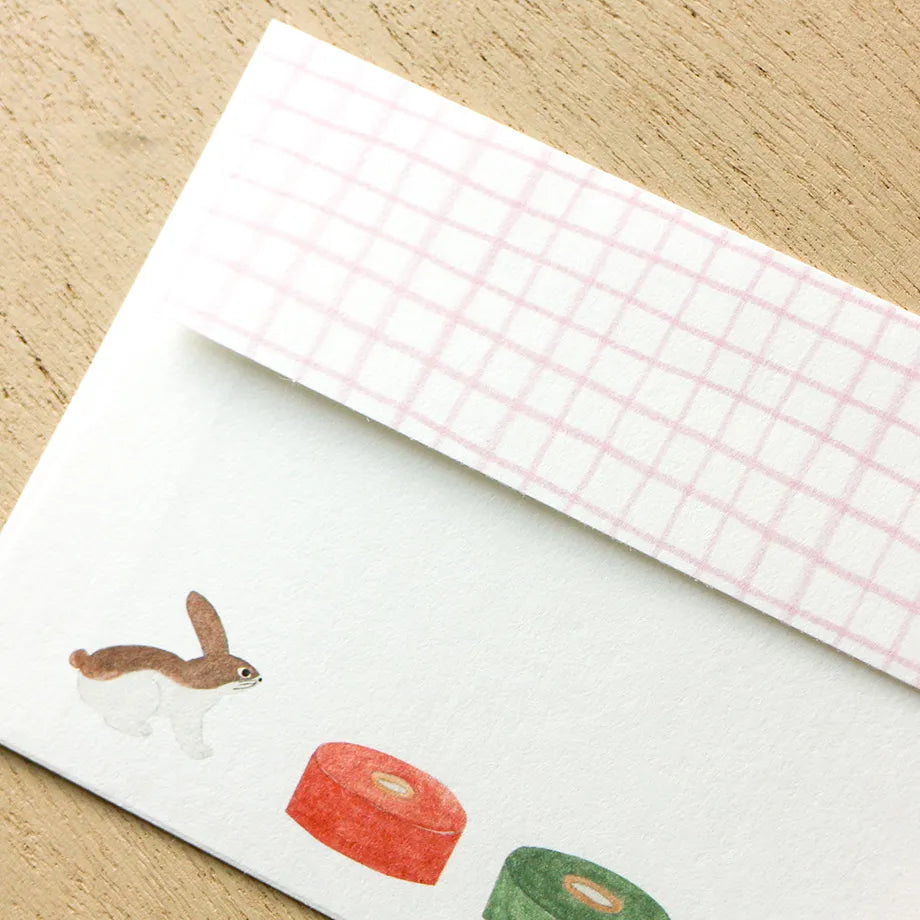 A charming letter set designed by illustrator unit tie.
Maste, clips, pencils, etc... A desk full of stationery is like a field!
The illustrations full of humor are irresistibly cute.

It is made of Mino washi paper and has a gentle texture.



Mino washi stationery
12 pieces size: 145×181mm
Envelope 4 pieces size: 94×165mm