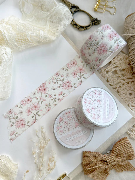 ♡ x1 washi tape&nbsp;

♡ 10m long

♡ 30mm width

Illustrated &amp; designed by Aarti from @leelajournals. Colors may vary from screen to screen and real life to photo.&nbsp;
