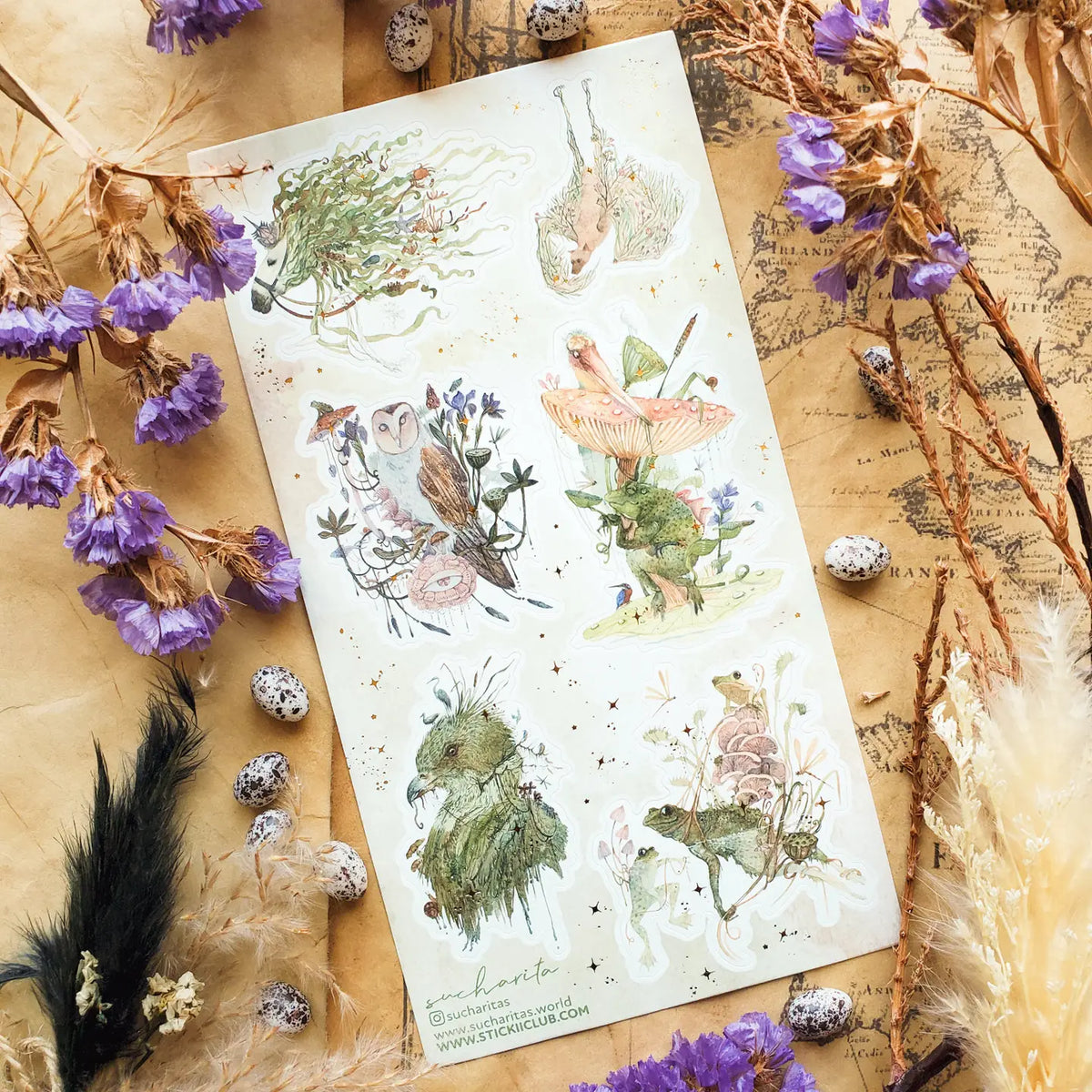 Art by: @sucharitas
One sticker sheet is included.
Top Coating: Gold foil
Adhesive Layer: Paper
Backing Layer: Paper
Size: 6.69"x3.54"
Weight-0.03oz