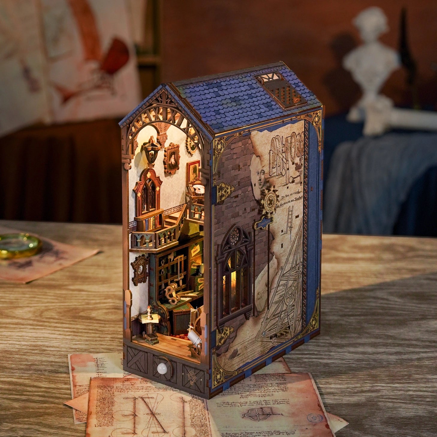This miniature scene captures the soul of a Renaissance studio-arched windows filtering in warm light, a wooden easel displaying a half-finished sketch, parchment scrolls and notebooks scattered across a weathered worktable, and tools of invention and artistry tucked into every corner.&nbsp;

Illuminate your nook with a gentle tap on the touch-sensor power button. Or use the feature SMART SENSOR with a range of 20 inches, the LED light will seamlessly illuminate upon detection and gracefully fade out after 