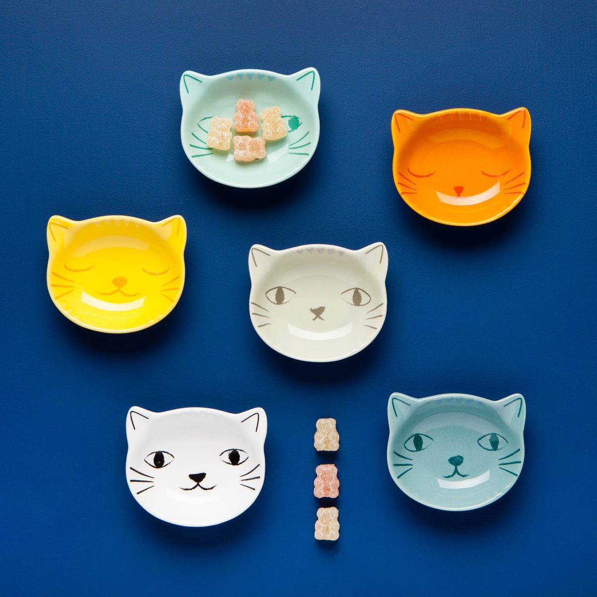Danica Jubilee - Purrfect Shaped Pinch Bowls Set of 6

A pinch of sweetness and a sprinkle of spice is always at hand with these theme-shaped bowls. Perfect for condiments, dips and seasonings. Each set of 6 unique pinch bowls comes in a giftable full-colour box.