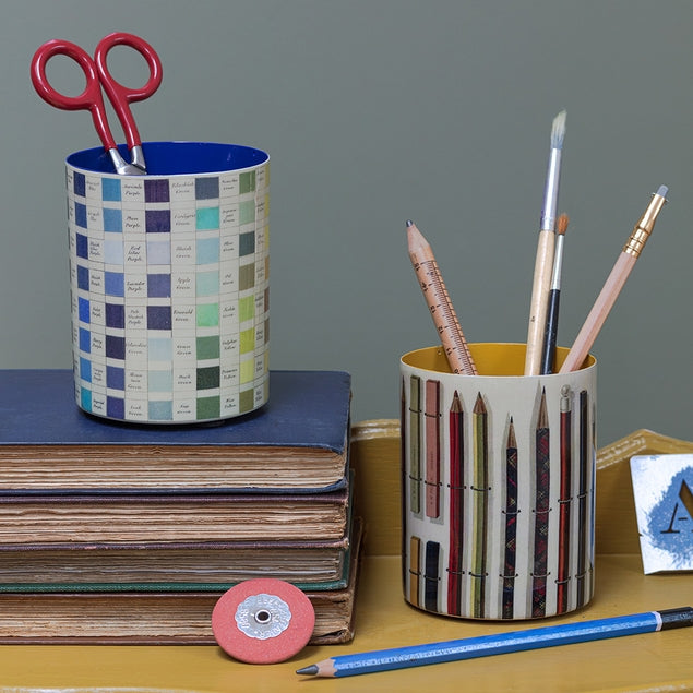 Werner's Nomenclature of Colors Enamel Pen Pot