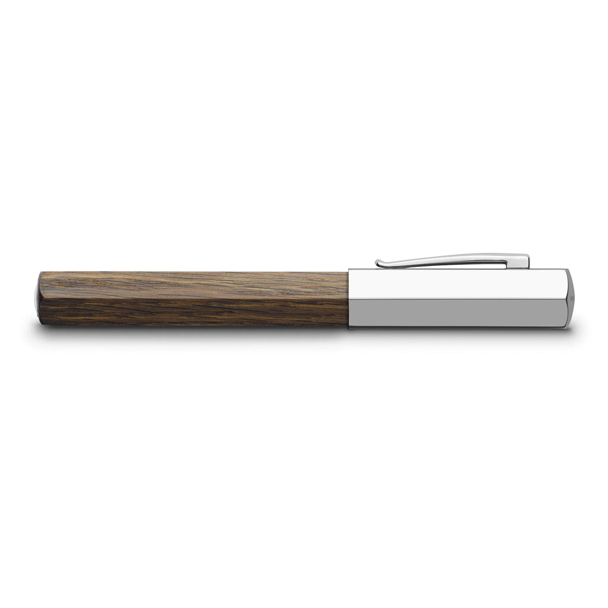 The unusual contours of this design are the first thing you will notice on this beautiful instrument! Framed by chrome-plated metal parts, the hexagonal barrel is made of smoked oak wood showing off straight lines to their best effect.