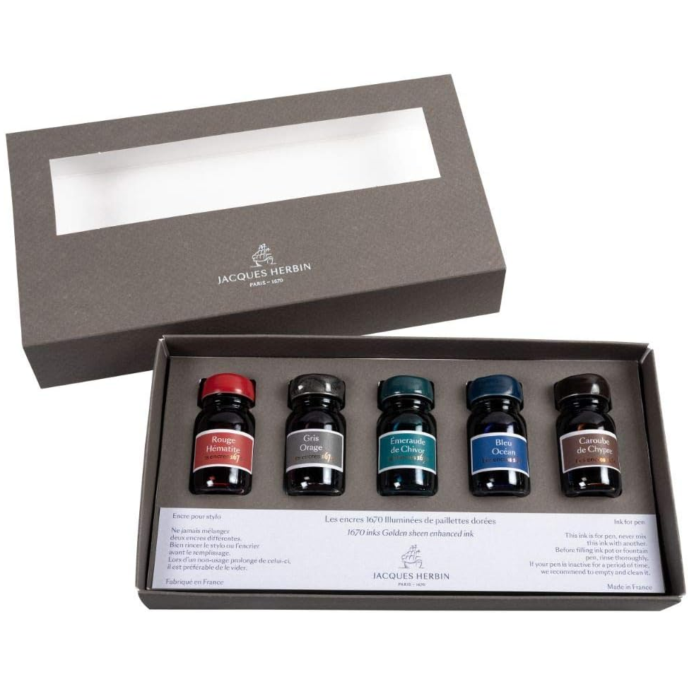 The Inks 1670, from the exclusive Jacques Herbin Prestige Collection, commemorate the year Jacques Herbin was founded in the heart of Paris. These deep, intense colours are illuminated with gold glitter.

This box contains 5 bottles of 10ml of1670 inks:

Hematite Red
Storm Grey
Chivor Emerald
Ocean Blue
Cyprus Carob

1670 inks are suitable for fountain pens, roller pens, glass nibs and fountain holders. The waxing of the stopper and the seal on the bottle are done by hand in the Jacques Herbin workshop.&nbs