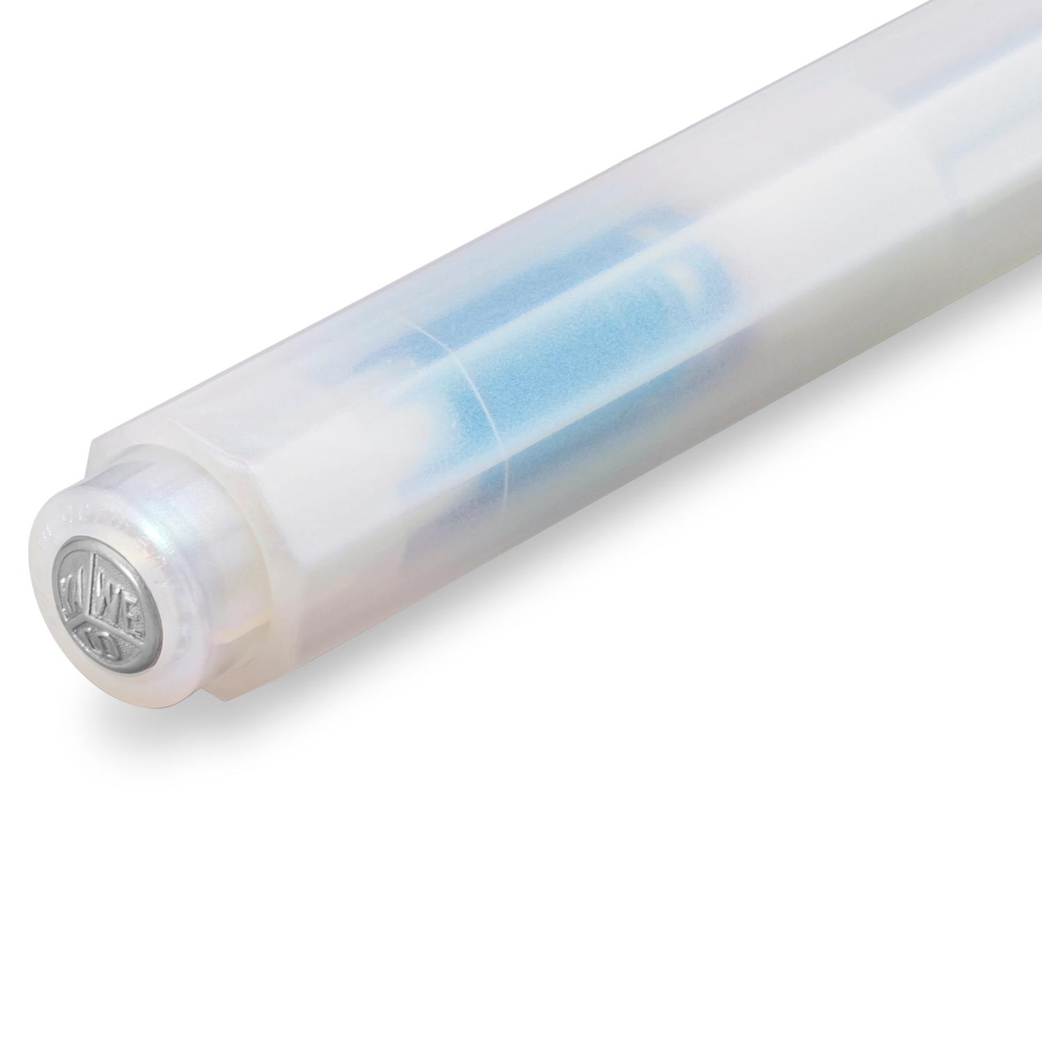 Mysterious as the moon

Houston, we have a new series: the new LUNAR SPORT takes its first steps into the Kaweco standard range. Now the series sparkles again in two more magical nuances: While our Shadow Blue is reminiscent of mysterious galaxy nebulae in the space depths, the Light Blue shines with its more subtle and gentle properties, like forget-me-nots in full bloom.

Both are imbued with an intriguing, iridescent color change that makes the blue and purple hues dance on the surface of the pencil, dep