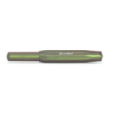 Houston, we have a new series: the new LUNAR SPORT dares to take the first step into the Kaweco standard range. For the first time, the series sparkles here in two magical nuances: While the colour Light Green shimmers brightly, like delicate moonlight, Shadow Green is reminiscent of a fresh spring night and sprouting buds. Green and bronze light up alternately within an iridescent color change when you move the pen in the light, providing space for exciting color contrasts.

A play of light and shadow

Wit