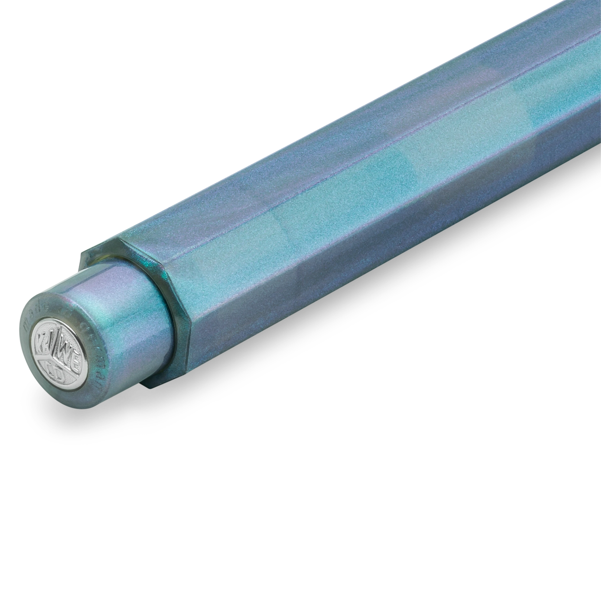 Mysterious as the moon

Houston, we have a new series: the new LUNAR SPORT takes its first steps into the Kaweco standard range. Now the series sparkles again in two more magical nuances: While our Shadow Blue is reminiscent of mysterious galaxy nebulae in the space depths, the Light Blue shines with its more subtle and gentle properties, like forget-me-nots in full bloom.

Both are imbued with an intriguing, iridescent color change that makes the blue and purple hues dance on the surface of the pencil, dep