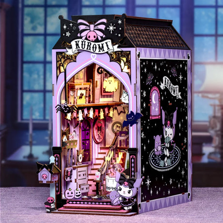 Step into the mysterious world of Kuromi! Bring her spooky fortune-telling lair to life, complete with a crystal ball, tarot cards, and eerie details that set the perfect mystical mood. This miniature scene is crafted with intricate details and comes with LED lighting to create an enchanting atmosphere on your bookshelf.
Perfect for fans of Kuromi, magic, and all things spooky, this kit offers a fun and immersive building experience that transforms any space into a cozy, mysterious hideaway. Build, decorate