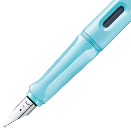 LAMY Safari Fountain Pen - Aquasky

Fountain pen, icon, global success: the LAMY safari has been a beloved classic since its introduction in the 1980s and enjoys a cult status untypical for a writing instrument. Countless colours and ever-changing special editions make hearts beat faster - whether for the pencil case or the carefully curated fountain pen collection.

The LAMY safari is more than the sum of its details: it is aesthetic, robust and individual. The distinctive, self-sprung clip keeps the writi