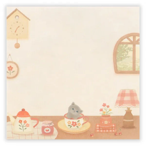 Relaxing Animals Day A note depicting each day of the animals living leisurely.
I drew a kitten relaxing in a warm room lined with teddy bears and pots.
It is a fun design that can be used according to your mood with two pattern assortments.

100 × 100 mm in height and 100 mm
2 patterns
80 Sheets