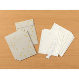 This letter set comes with a fluffy animal sticker. The letter paper is a small size that can be used like a single stroke of paper, and the envelope is conveniently sized to hold photos.
The letter has a moderate length, so it's easy to use for small thank-you letters or letters in everyday life.
