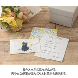 A refreshing stationery design featuring yellow and light blue flowers. On the writing side of the stationery, you can see a cat playing with butterflies in a flower garden.
Stickers adorned with cat gestures like holding flowers in its mouth or giving an upward glance are soothing