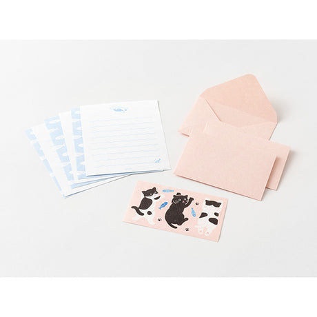 Mini letter set featuring a stingy animal motif: Seal and decorate with
stickers featuring uniquely shaped animals or foods, creating mini letters that bring a smile to both the writer and the receiver. These items are designed to spark communication.