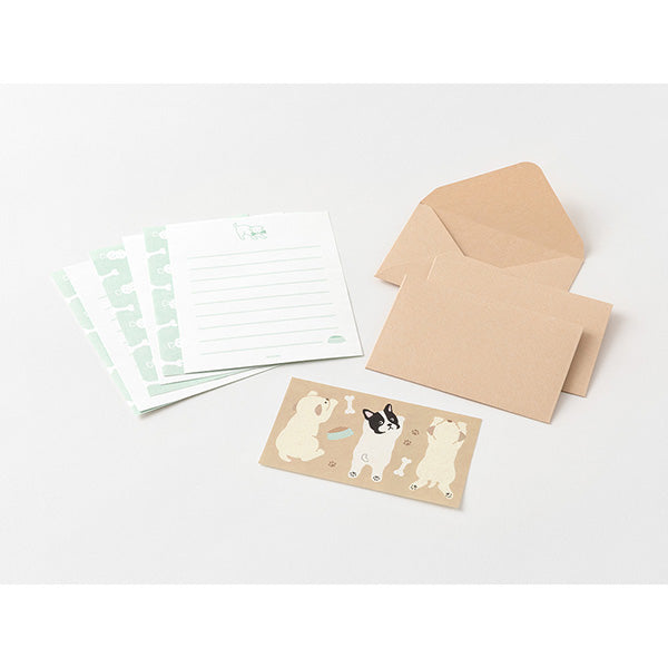[Dog Pattern] It depicts it chasing its favorite bones and dog food. The stationery is a refreshing mint green inspired by the grasslands. The ruled lines are designed to evoke grass swaying in the wind as dogs run around.