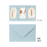 The hamster stretches out as much as possible and chases sunflower seeds. The stationery paper is a bright yellow inspired by sunflowers. The ruled lines are designed to evoke the footprints of a hamster walking here and there.