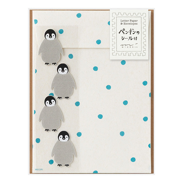 This letter set comes with a fluffy animal sticker. The letter paper is a small size that can be used like a single stroke of paper, and the envelope is conveniently sized to hold photos.
The letter has a moderate length, so it's easy to use for small thank-you letters or letters in everyday life. The envelope made with warm-textured paper features polka dot patterns inspired by snow.