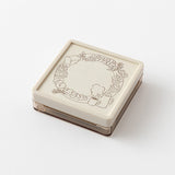 Add header and title to your notes with this cute pre-inked stamp! This is a brown ink (soft color type) that blends well with the colors and decorations of writing instruments. The stamp can be used on its own as a decoration or as a frame for titles and headers in a notebook. Pre-inked stamps are re-inkable using oil-based&nbsp;ink.

Stamp lightly for crisp impressions. Unlike the traditional rubber stamp where you need to press the stamp down and hold, pre-inked stamps work best with stamping lightly, do