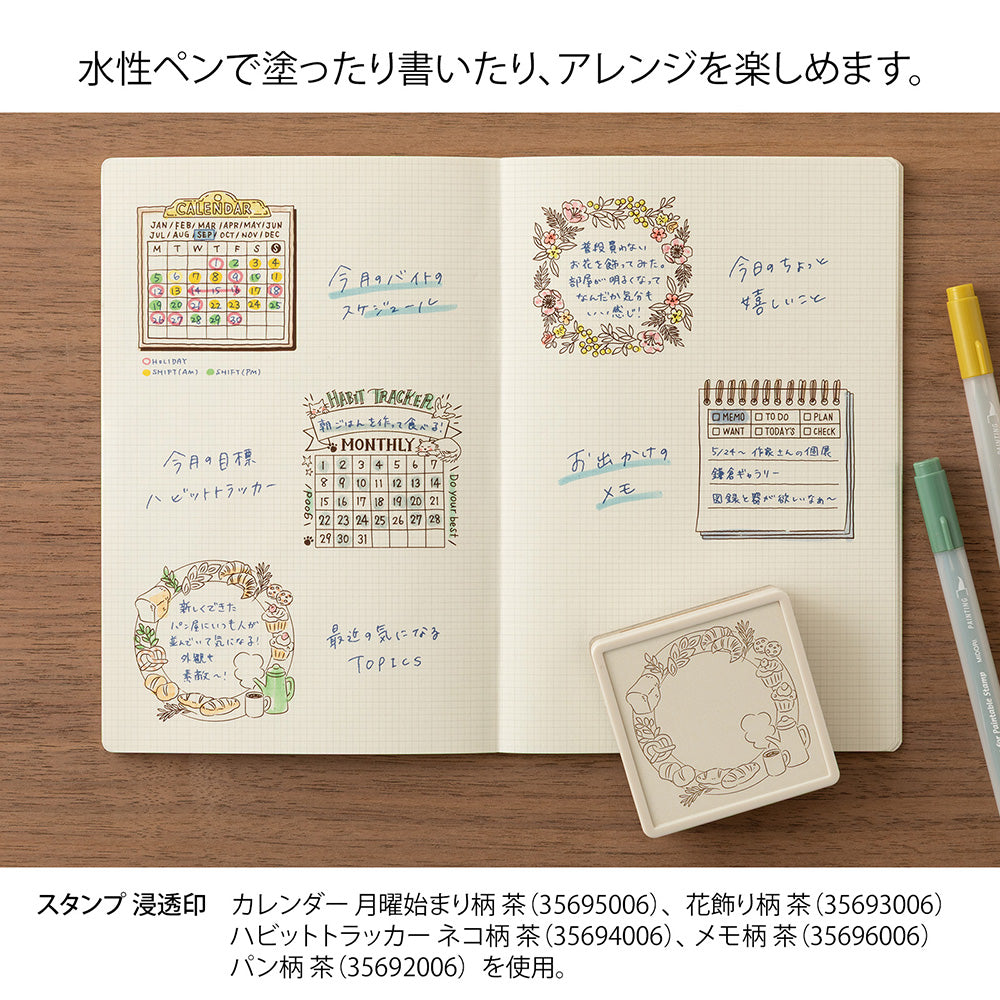 Add header and title to your notes with this cute pre-inked stamp! This is a brown ink (soft color type) that blends well with the colors and decorations of writing instruments. The stamp can be used on its own as a decoration or as a frame for titles and headers in a notebook. Pre-inked stamps are re-inkable using oil-based&nbsp;ink.

Stamp lightly for crisp impressions. Unlike the traditional rubber stamp where you need to press the stamp down and hold, pre-inked stamps work best with stamping lightly, do