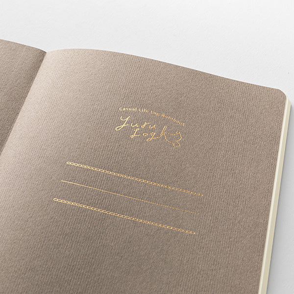 Yuru Log is a notebook series that allows anyone to easily keep a record of their daily lives in a "loose and fun" way. Yuru means Relax and Log stand for Record. It is perfect for people who want to enjoy recording their daily lives while decorating their notebooks or diaries but are not good at layout or drawing, or for beginners who are interested but find it difficult to get started.

The "floral pattern" design was created by Yui Okumura, known for its refreshing transparency and delicate use of color 