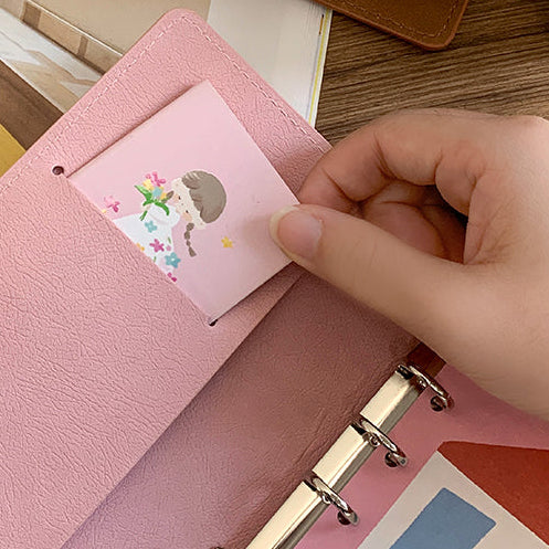 Molinta - Azhuo Pink A6Per Cover

A compact A6Per cover from Molinta, designed for everyday notes, lists, and creative planning. Lightweight and easy to carry, it’s an ideal companion for quick thoughts, reminders, and daily jotting.

Specifications: 110mm x 190mm
