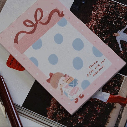 Molinta - Gift Box A7 Notepad

Enjoy 50 sheets of this adorable design of a gift box notepad! It can be personalized with hole punches to add to your binder or be pasted in your notebook to brighten up your pages.

Specifications: 80mmx120mm
Material: 100g white kraft paper
Number of pages: 50