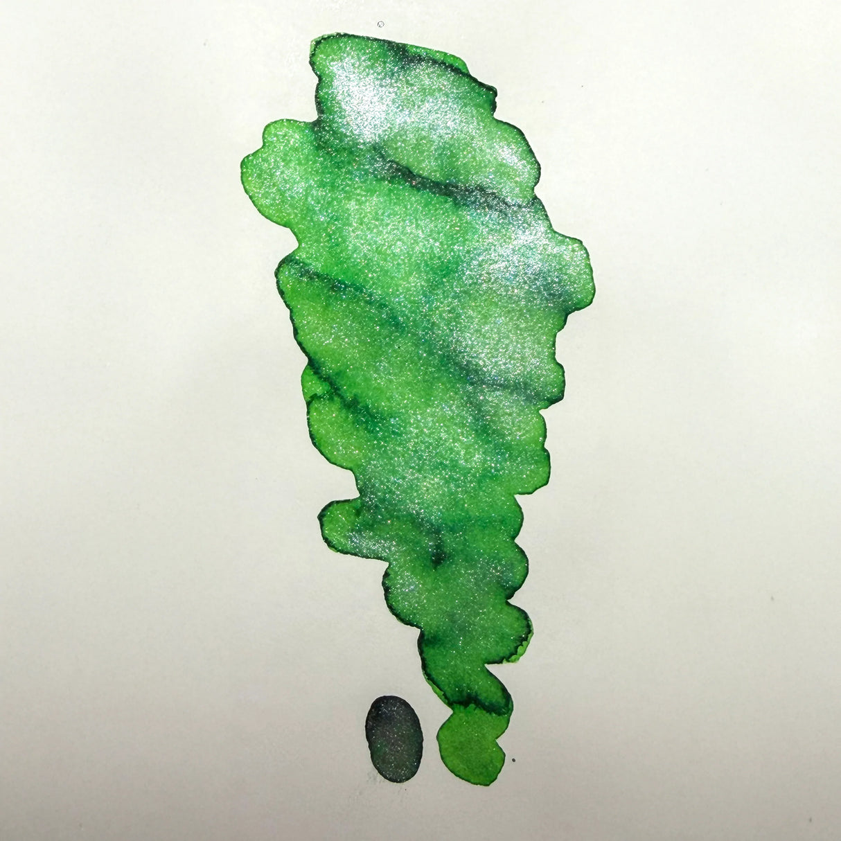 Pistachio Grove is a fresh green ink inspired by the lively tone of Pistachio. Crisp, vivid, and full of character, it brings a sense of brightness to writing while remaining smooth and approachable.