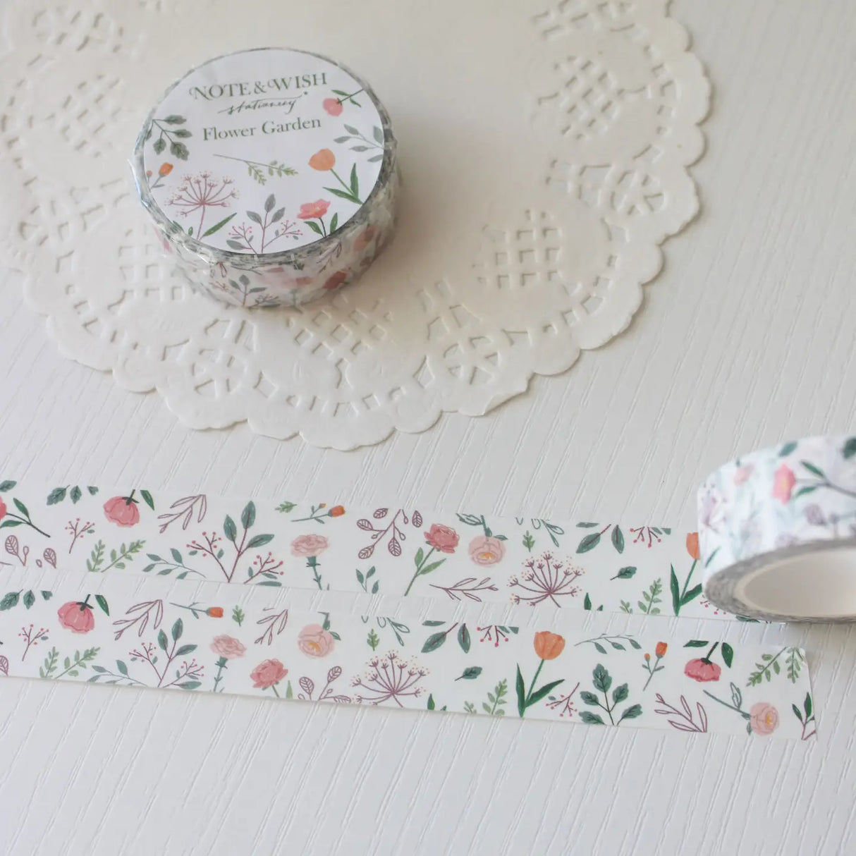 Hand drawn wildflower washi tape. Perfect for journaling and designed in the UK.

Length: 10m&nbsp;
Width: 15mm