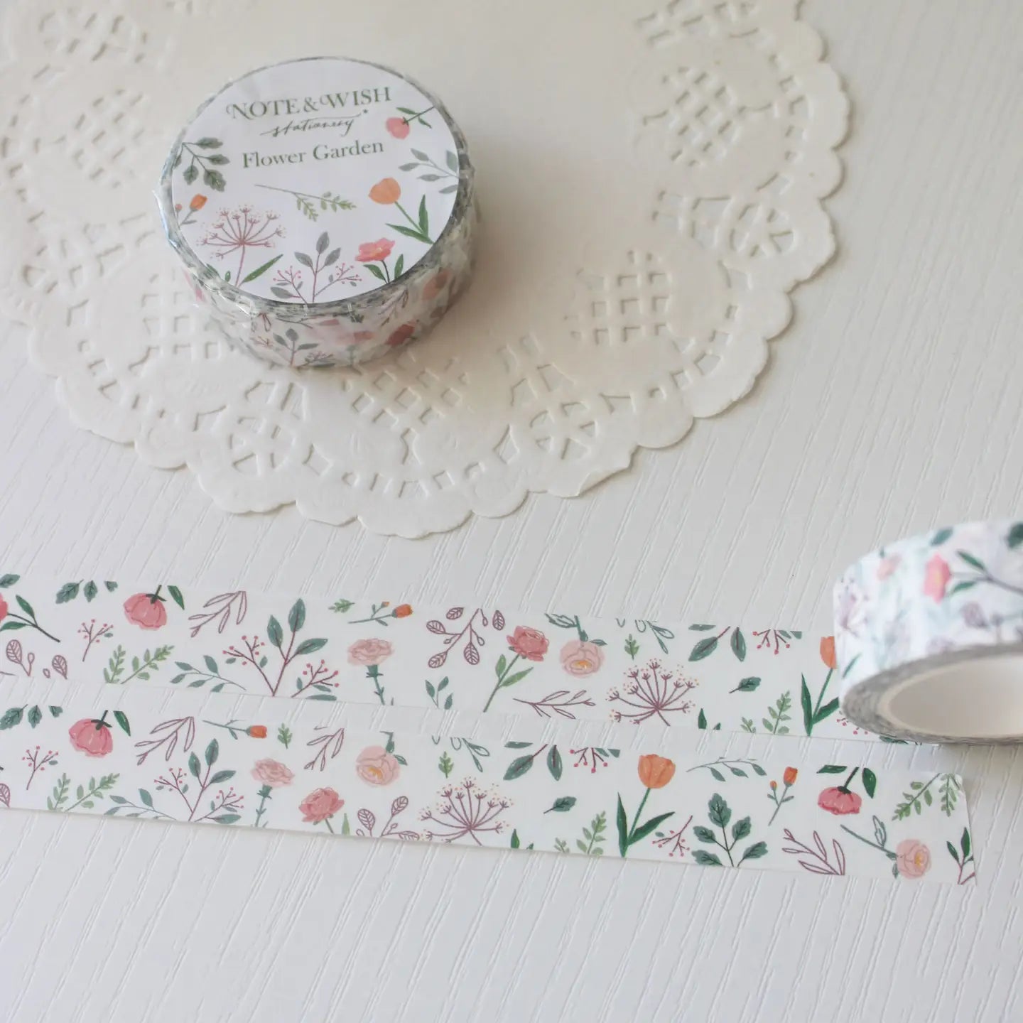 Hand drawn wildflower washi tape. Perfect for journaling and designed in the UK.

Length: 10m&nbsp;
Width: 15mm