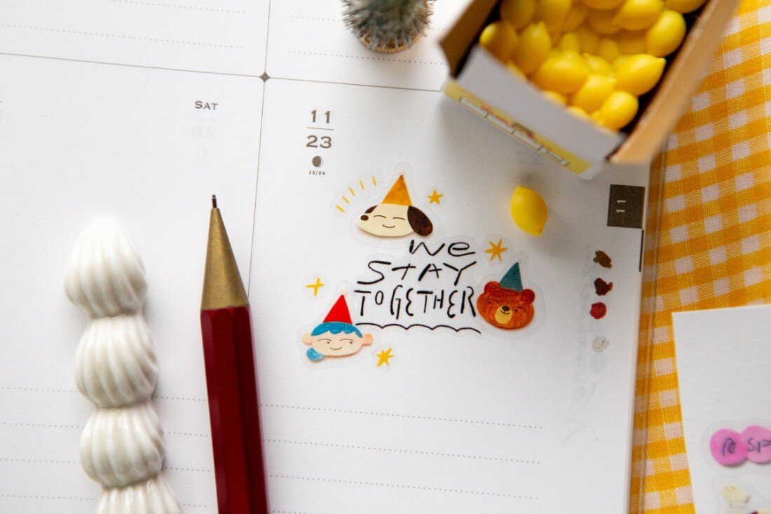 Every special day is made from small, ordinary moments.

Writing a letter, brewing a cup of tea,
a warm little phrase, or an afternoon spent doing nothing—
each one becomes a tiny mark that makes the day feel different.