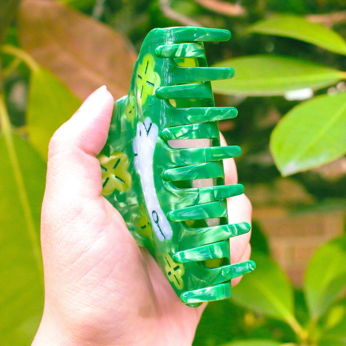 Clover Hair Claw featuring a little rabbit leaping through a field of clover.

Made of acetate, 3.5 inches long.&nbsp;