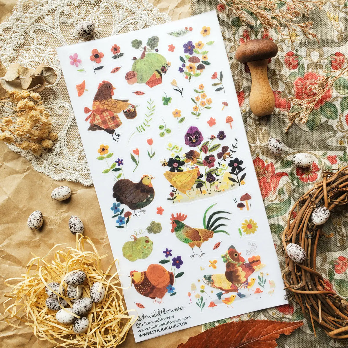 🐓🌼 A patchwork farm garden blooms to life in @nikkiwildflowers’ countryside collection. These sweet hens wander among wildflowers, pumpkins, mushrooms, and fluttering butterflies, each scene stitched with the homespun charm of a handmade quilt. From the proud rooster to the little chicks toddling through the garden, this sheet is a celebration of simple country days.

Art by: @nikkiwildflowers

One sticker sheet is included.

• Top Coating: Matte
• Adhesive Layer: Washi
• Backing Layer: Clear PET
• 6.69" 
