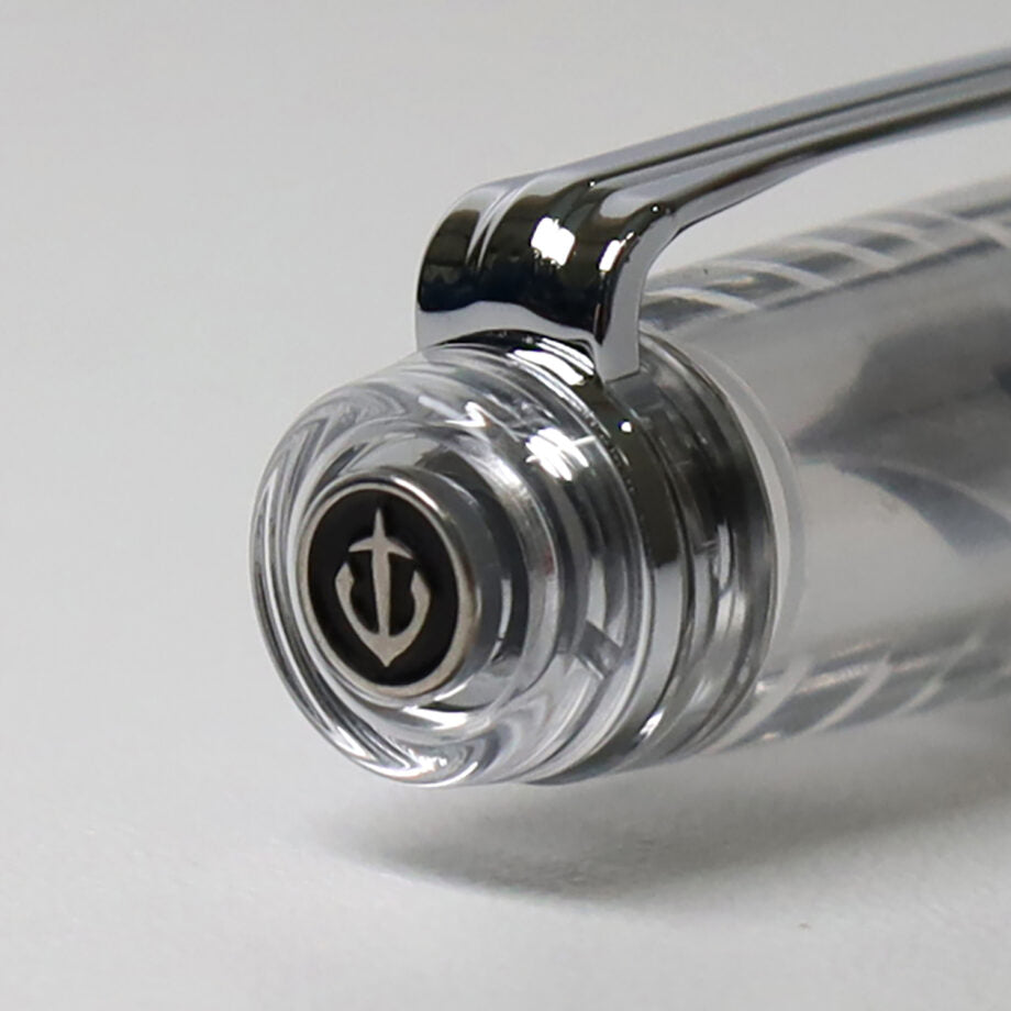 The Sailor Pro Gear Transparent fountain pen has a clear barrel with silver trim. The pen has been fitted with a 14k solid gold nib that has been rhodium plated to match.

Pro Gear Slim size
14k gold nib with Rhodium plating
Includes 2 proprietary black ink cartridge and 1 converter