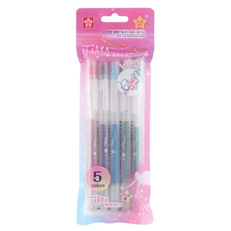 The "tiara" that became popular in the Heisei era is now available in a knock style! After its release in 2000, the "tiara" became a hot topic for its glitter-like ink color mixed with glitter flakes. The traditional sparkling colors and nostalgic design are now easy to use. The thick ball diameter of 0.8mm makes it easy for children to handle, and the text and illustrations are easy to see clearly. It is perfect for coloring letters and notebooks, and it can be used on colored paper, so it can be used in a
