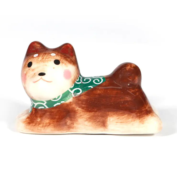 These cute ceramic rests are a perfect stationery addition to your desk! Use them for pens, paint brushes, or take them to your kitchen as a chopstick rest!

Size:2"L
Material: Porcelain
Weight: 1.6 oz
Origin: China