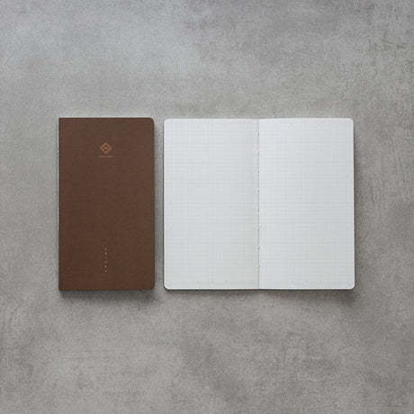 The new designed SMART GRIDS and the horizontal and vertical anchor points for dividing the page into three or four equal parts show clear formats at one glance
The unique structure design, including a proper width for users to hold with one hand and the thick back cover, allows users to write while moving or standing
Uses 4mm grids as the core format; single grids are suitable for English or Japanese, and double grids for Chinese characters
Utilize the 2mm mini-grids to align and draw formats