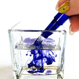 A mysterious coloring reminiscent of the universe (Cosmo) and an impressive glass pen&nbsp;with a striking pattern. A new color is now available in the Aurora series, which is easy to carry with a cap that protects the nib!

Handmade hard glass nib
Comes with a cap for easy carrying&nbsp;
Water-based dyes, pigments, and laminki can also be used
Parts can be disassembled &amp; washable
Can be used with a replacement pen tip
Pen shaft: Acrylic resin
Nib connector: ABS plastic