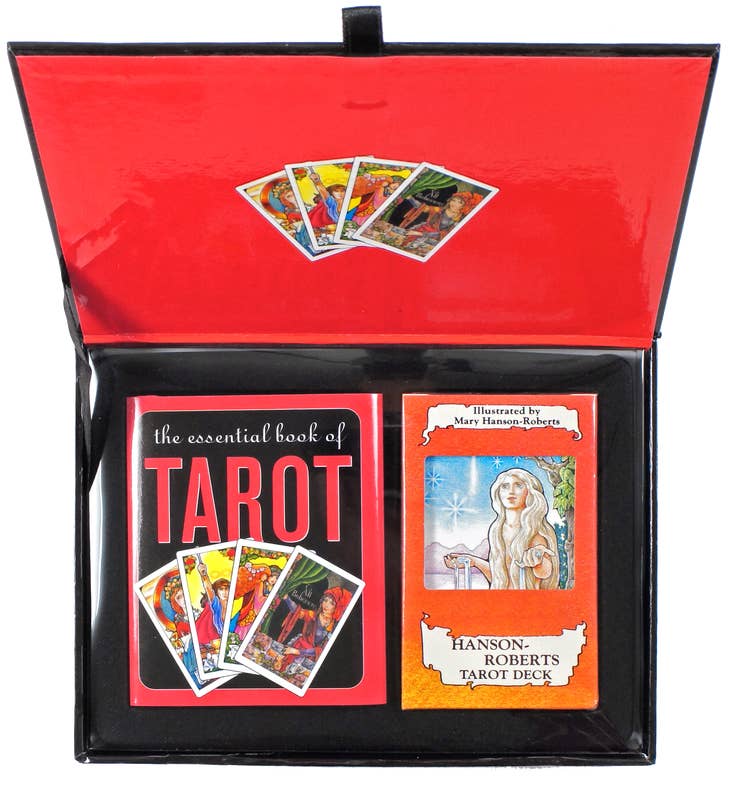 El libro y el juego de cartas del tarot esencial 
