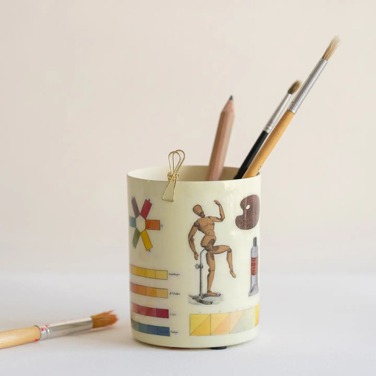 Handmade by skilled artisans, this decorative The Art of Colouring Enamel Everything Pot features artwork reproduced from a book about the art of colouring and painting landscapes in watercolours first published in 1805. Filled with colour swatches, artist studies, and drawing references, the design offers a fascinating glimpse into the tools and techniques used by early 19th-century painters and illustrators.

This food-safe enamel pot is wonderfully versatile—use it to hold pens and pencils, paint brushes