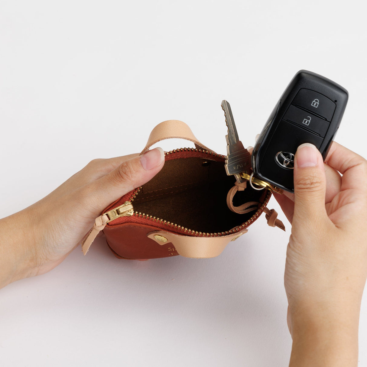 The SUPERIOR LABOR TSL - All Leather Engineer Key Case
