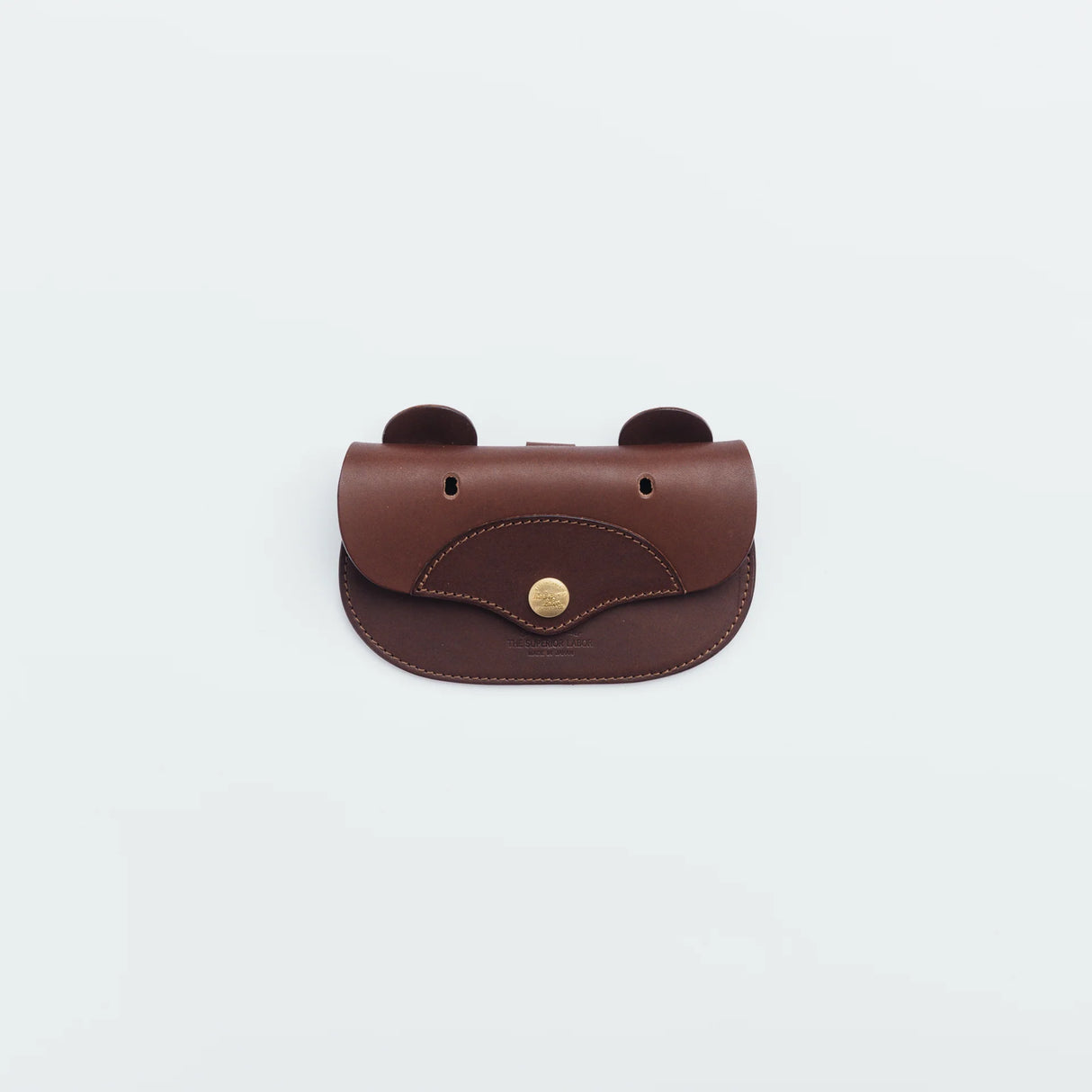 A wallet with a bear motif.

It is durable and can be used for many years, and the design is cute and makes a nice accent.

Size: W15.5×H10.5cm
About the Leather – Japanese Glove Leather

Made from durable and supple Japanese glove leather, known for its lightness and strength.

Originally used for baseball gloves, this leather is highly resistant to friction and becomes softer and more comfortable over time.

Its rich color comes from the deep-dyeing process, in which dye penetrates all the way to the core
