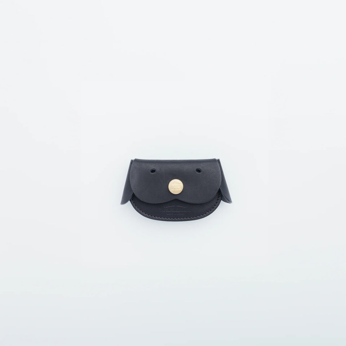 A coin purse with a dog motif.

It is small enough to carry in your pocket when you are out and about. Compact and sturdy, it can be used for many years, and the design is cute and makes a nice accent.