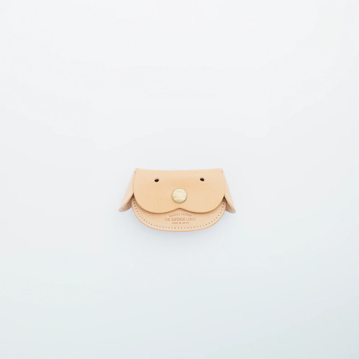 A coin purse with a dog motif.

It is small enough to carry in your pocket when you are out and about. Compact and sturdy, it can be used for many years, and the design is cute and makes a nice accent.