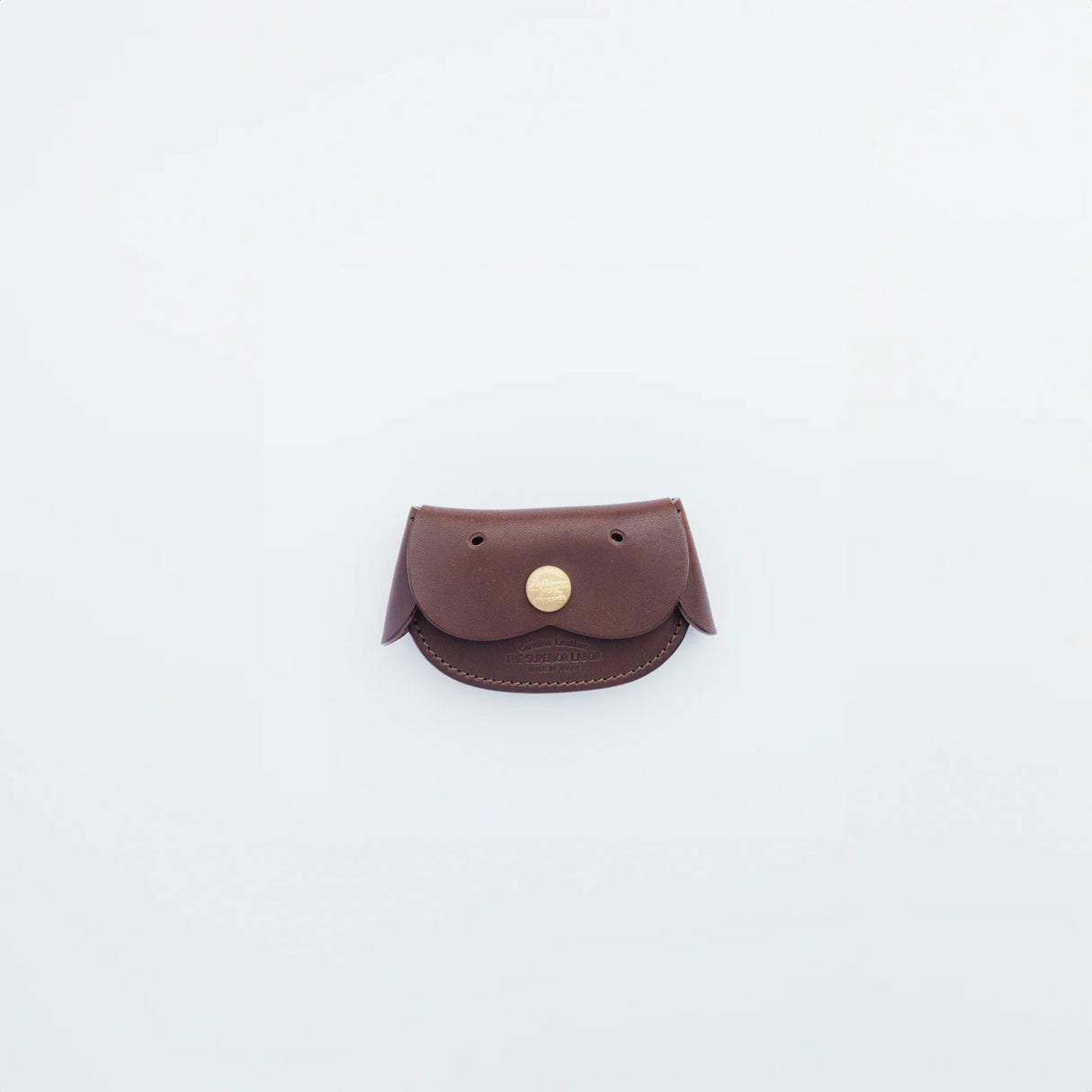 A coin purse with a dog motif.

It is small enough to carry in your pocket when you are out and about. Compact and sturdy, it can be used for many years, and the design is cute and makes a nice accent.