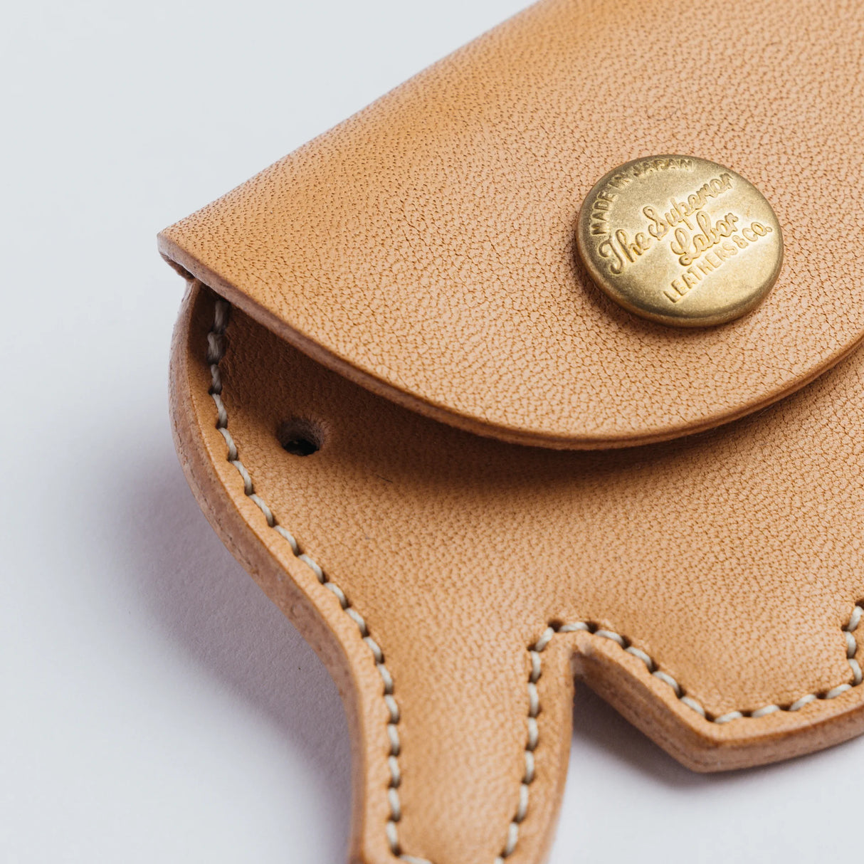 A coin purse with a elephant motif.

It is small enough to carry in your pocket when you are out and about. Compact and sturdy, it can be used for many years, and the design is cute and makes a nice accent.
