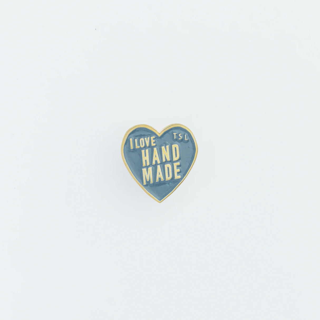 The popular "I love HANDMADE" design, well-known from our patches, is now available as a colorful pin!

It comes in 10 colors, matched to the paint colors of our engineer bags.

The metal parts are made from solid, unplated brass.

As you use it, the brass will develop a natural patina over time—enjoy the changing character that comes with age.

Color: The color you see on your screen may differ from the actual product.

Brass Products

Due to the nature of brass, some areas may appear slightly tarnished du