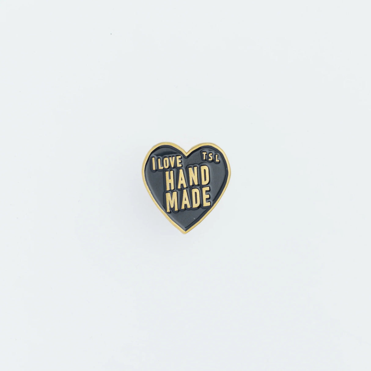 The popular "I love HANDMADE" design, well-known from our patches, is now available as a colorful pin!

It comes in 10 colors, matched to the paint colors of our engineer bags.

The metal parts are made from solid, unplated brass.

As you use it, the brass will develop a natural patina over time—enjoy the changing character that comes with age.

Color: The color you see on your screen may differ from the actual product.

Brass Products

Due to the nature of brass, some areas may appear slightly tarnished du