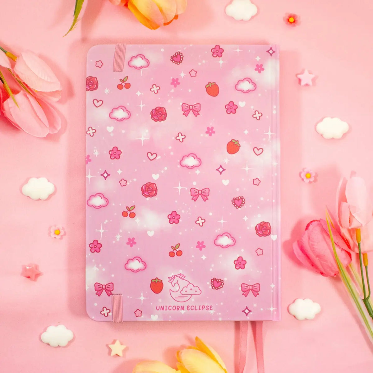 Unicorn Eclipse -&nbsp;Love Story Dotted Journal

✧Size &amp; Materials✧


Size: A5 (approximately 5.8 x 8.3 inches)
Smooth hardcover, rounded corners
160 dot grid pages, 160 gsm
Includes 2 ribbon bookmarks, elastic band, and back pocket